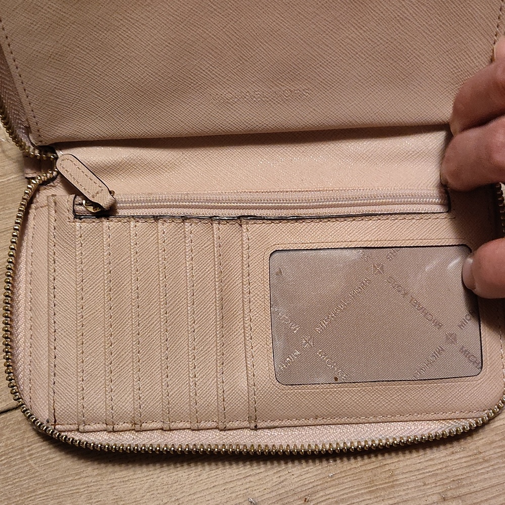 Michael Kors Light Tan Wallet with Gold Accents - Picture 4 of 6